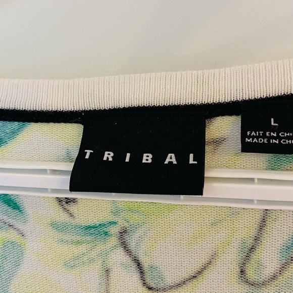 Tribal Cardigan Sweater in Green and White.  Ladies Large - Picture 3 of 3